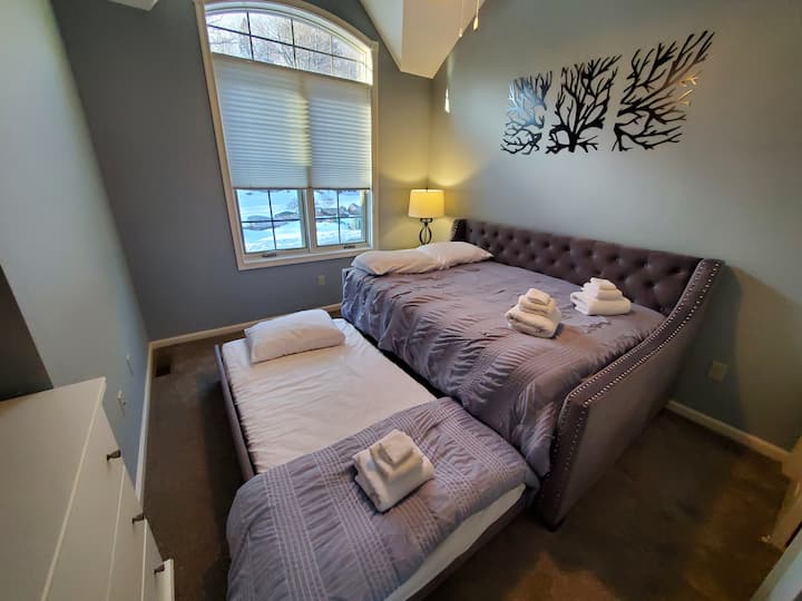 Bedroom 3 on 2nd floor-
Trundle bed with Full and twin. 