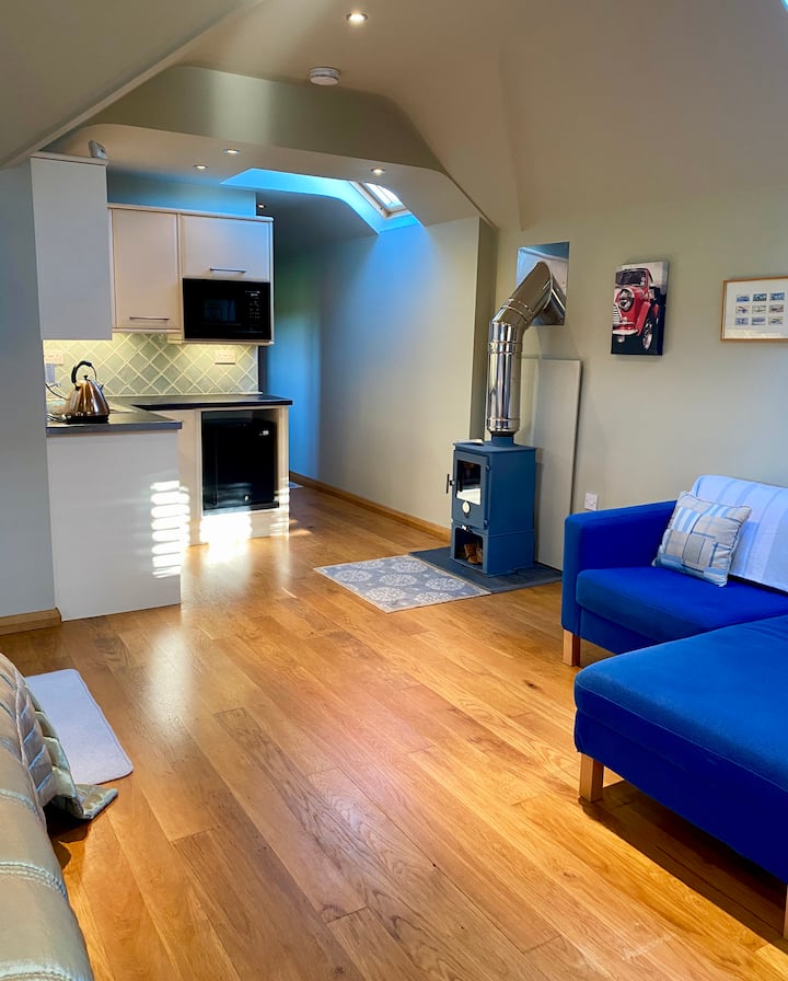Beautiful Open Plan Garden Room With Log Stove. - Steyning
