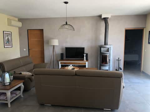 Popular Airbnb listing: Villa with pool near Mont Ventoux in Pernes Les Fontaines