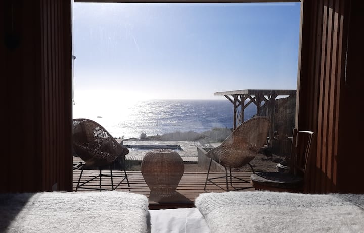 Dormitorio principal con terraza propia y vista al mar