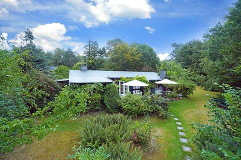 Classic Hornbæk cottage with large patio