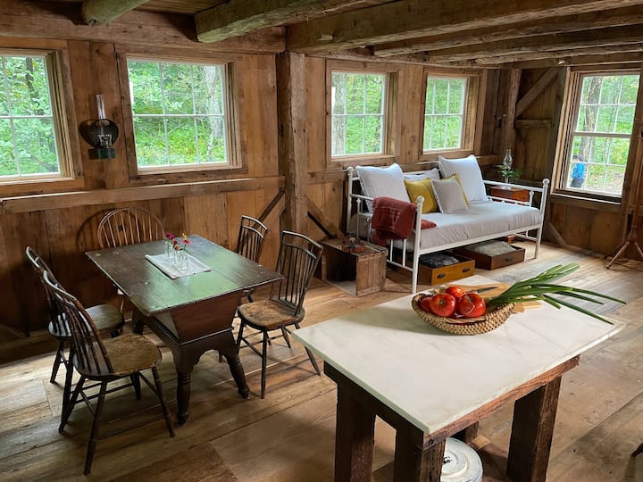 Off-grid Woodland Cabin Retreat - Hampton, NY