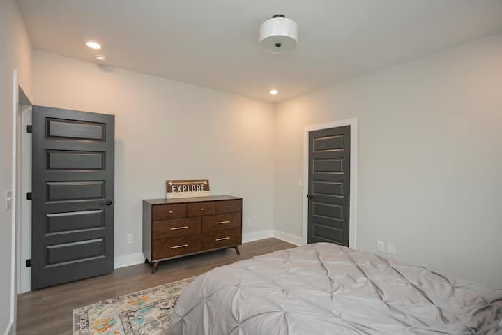 楼上标准双人床卧室