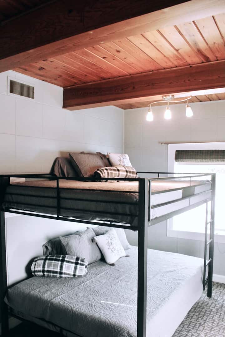 שתי המיטות קווין סייז