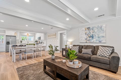 Charming Haven: A Stunning 2-Bedroom Retreat