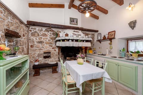 Top performing Airbnb: Haus Salakova a lovely vintage stone house in Grad Labin