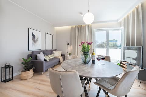 River View - 3 rooms/5 beds | garage | view | Netflix