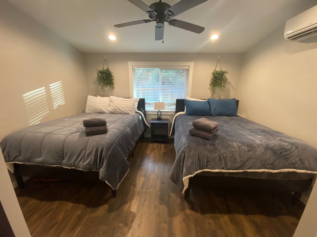 Dormitorio 5 (dos camas tamaño queen).