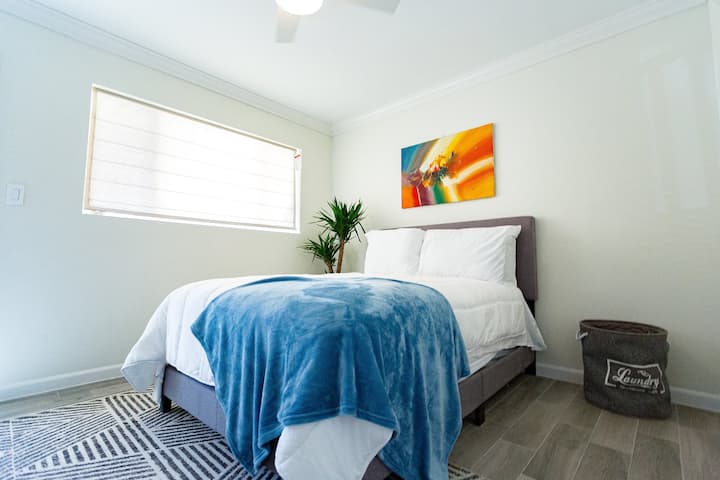 غرفة النوم رقم2. سرير كامل الحجم