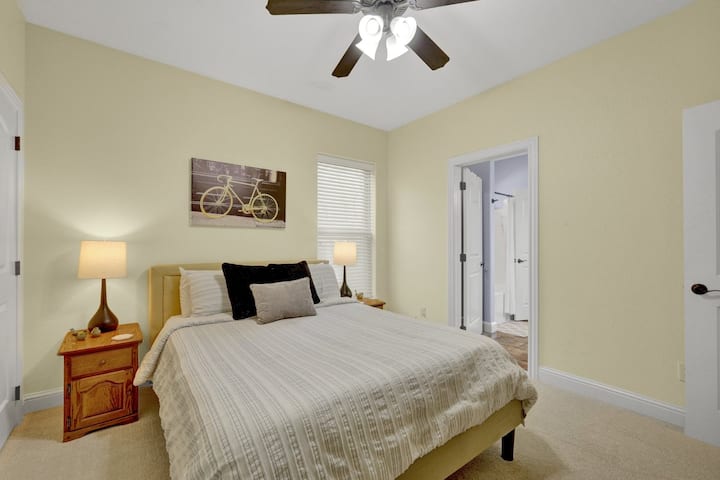 Спална соба бр. 3 со брачен кревет