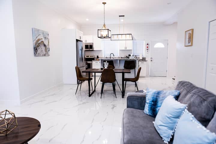 Steps To Grocery | Modern 2br Near Cable Beach - Nassau
