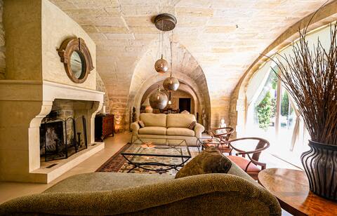 Very charming house + pool, in the city center