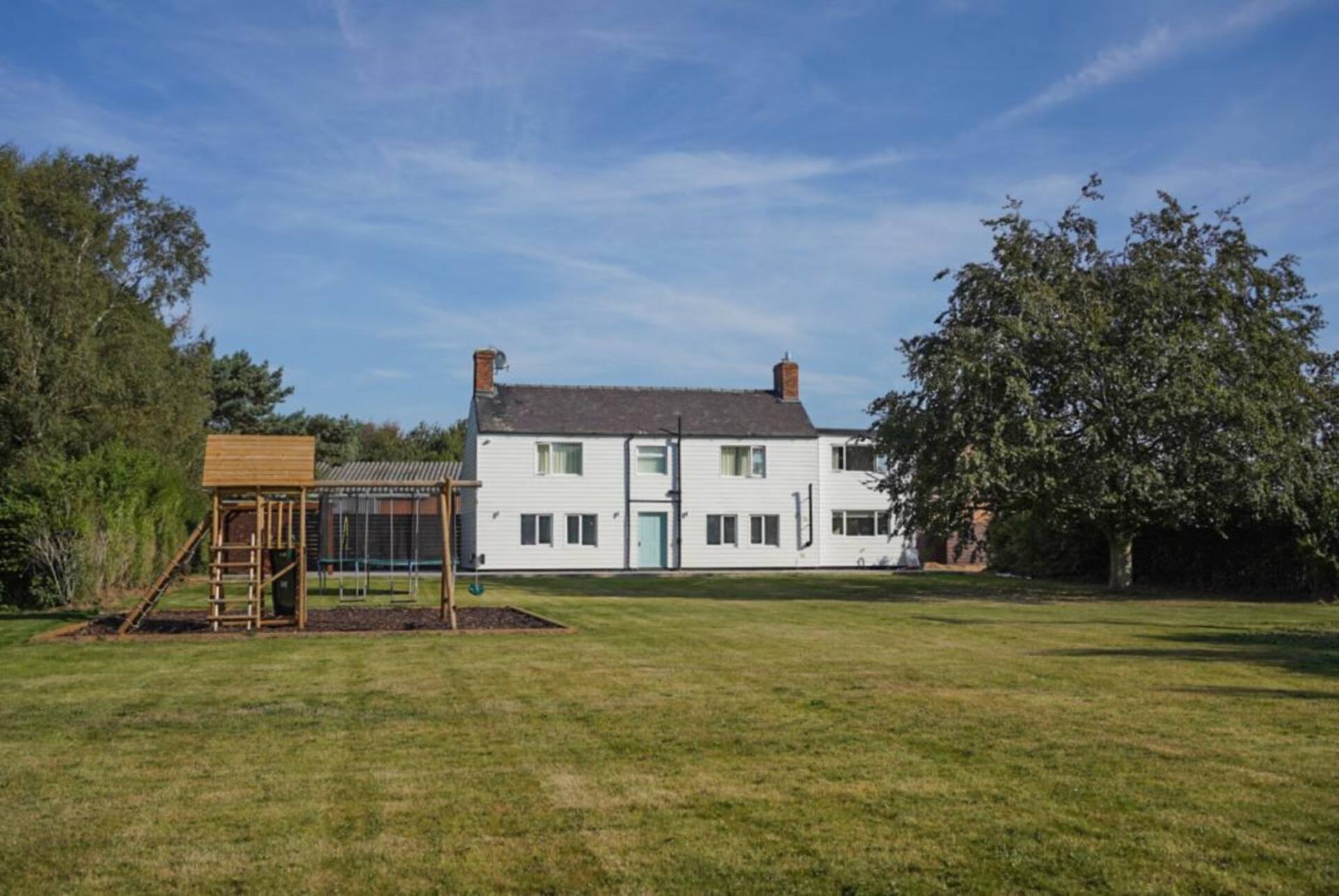 Beautiful farmhouse set in idyllic rural location