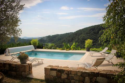 Quiet vacation home with private swimming pool
