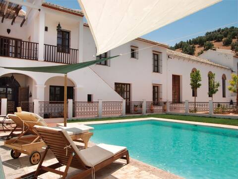 Beautiful 9 bed villa with saltwater pool.