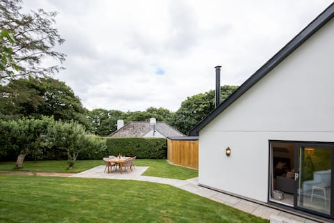 Budock Water 2 bedroom home with private garden