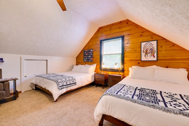 Camera 3: due letti matrimoniali e divano