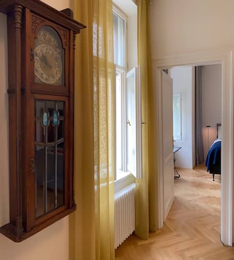 Popular Airbnb listing: !Luxurious high ceiling 60m2 CityCentre Apartment! in Vinohrady