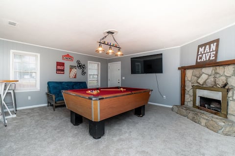 Large 3 bedroom house w/ **Game Room**