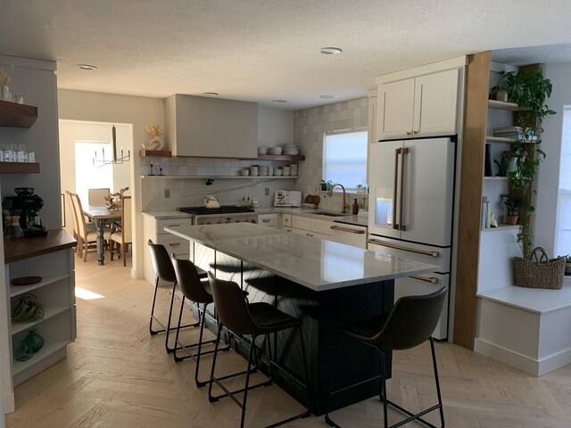 Ultra luxury furnished home gallery image 5