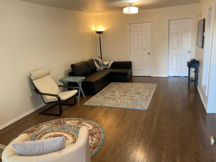 Bright 2 bed/2 bath Brentwood condo apartment Condominiums for Rent