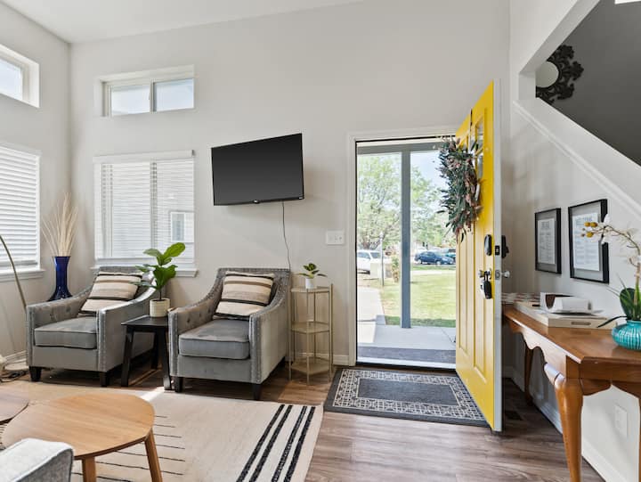 Family-friendly 4br + Loft - Sleeps 10 In Town! - Pocatello, ID