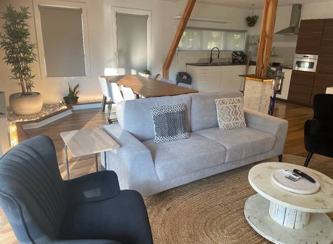 Woods Point Nature Retreat! gallery image 2