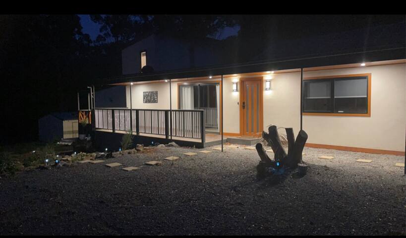 Woods Point Nature Retreat! gallery image 5