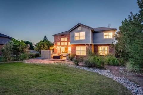 Hot-Tub | Close to Denver | Garage & Fire Pit