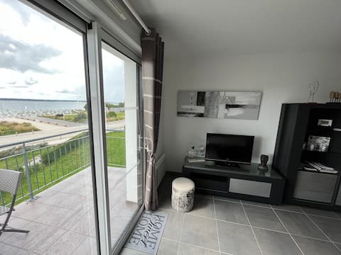 Top Airbnb: Sea view apartment in residence with pool in Concarneau