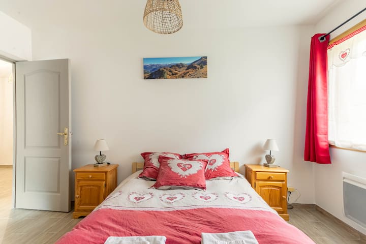 1 veliki, udoban krevet 