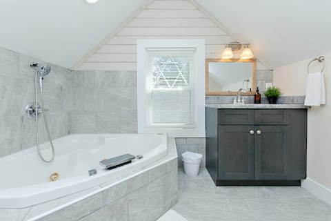 Sleeps 10 | Smart TV's