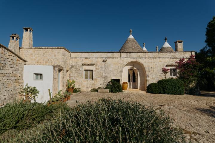 Trullo Cavallerizza con piscina e SPA gallery image 2