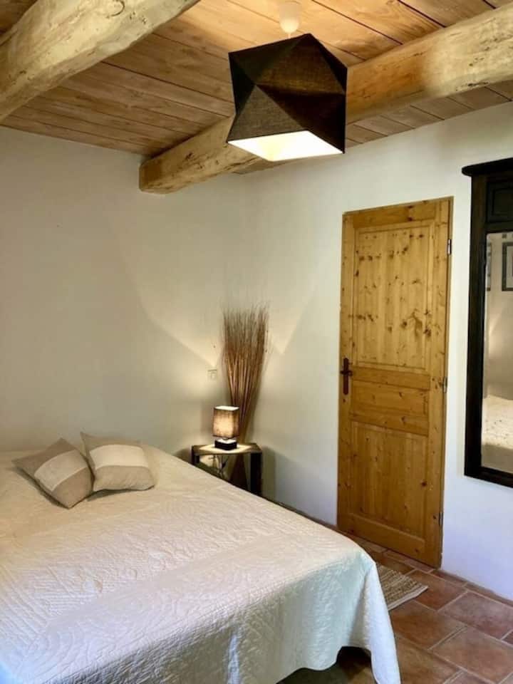 Стая 1  (2 - ма души) със самостоятелна баня