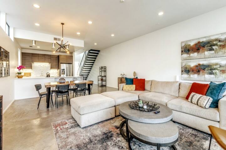 Cozy Modern Home + Private Pool + Central Location gallery image 3