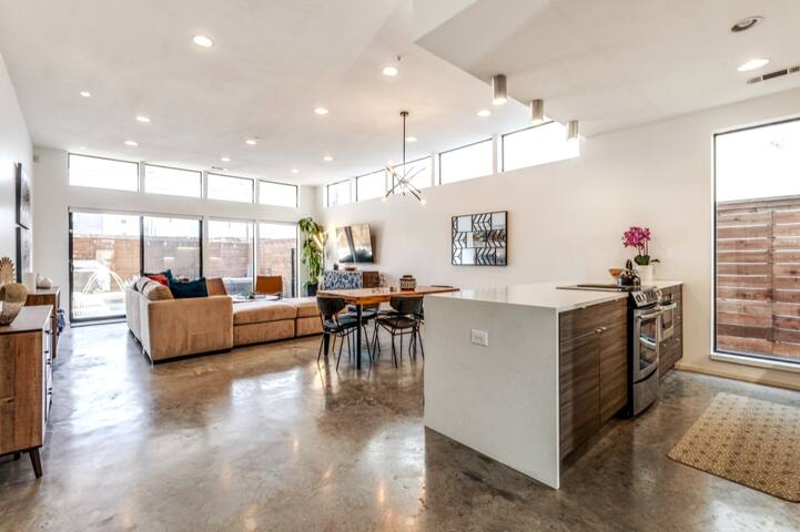 Cozy Modern Home + Private Pool + Central Location gallery image 4