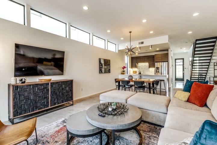 Cozy Modern Home + Private Pool + Central Location gallery image 2