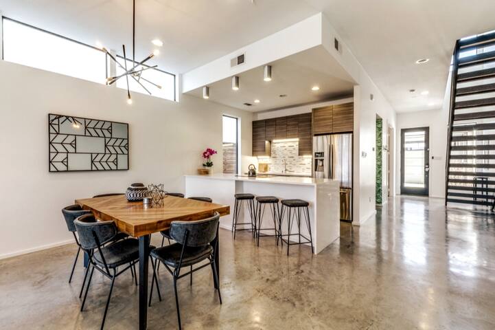 Cozy Modern Home + Private Pool + Central Location gallery image 5