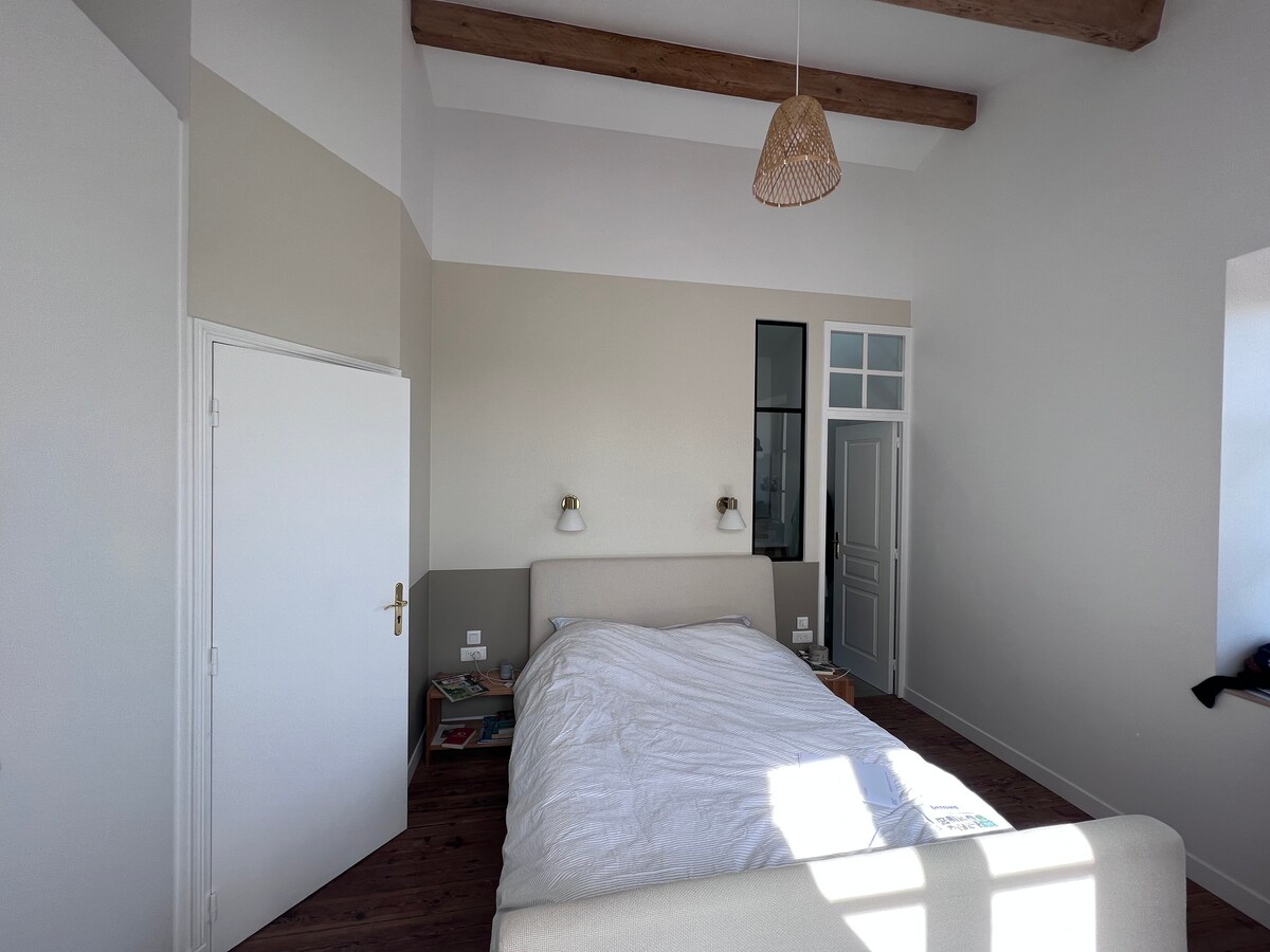 Dormitorio principal con baño privado