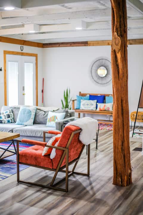 Successful Airbnb property: Cozy rustic modern cabin near Granbury & Glen Rose in Canyon Creek