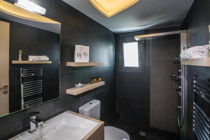 Al Vado Villa – Luxurious & Spacious 1min to beach gallery image 5