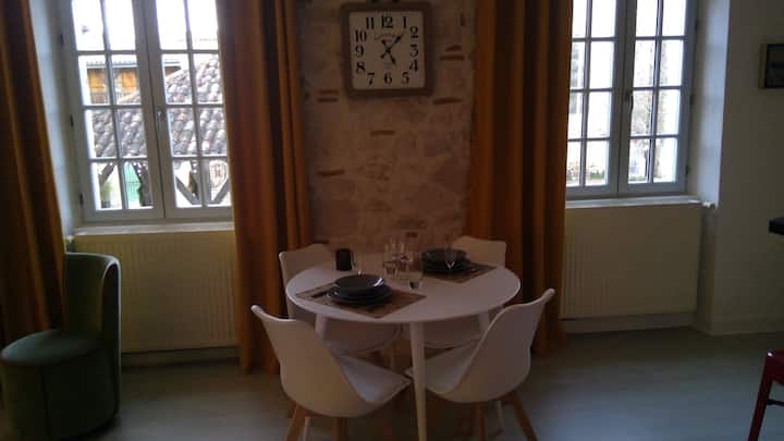 Appartement Cœur Du Village Médiéval De Pujols - Bias