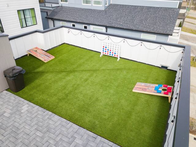 Music City Rooftop! Country Star Murals! 6 Beds! gallery image 5