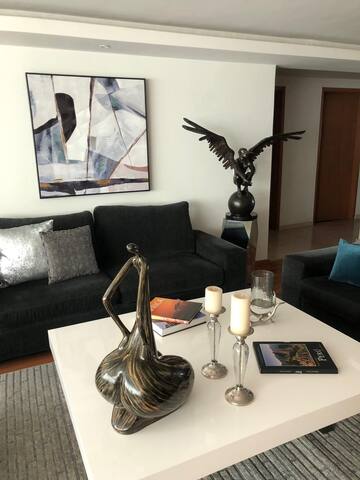 Luxurious and spacious apt with excellent location gallery image 3