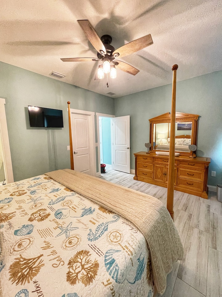 King Bedroom/ Master Bedroom