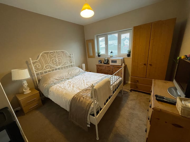 Keynsham Holiday Rentals & Homes England, United Kingdom Airbnb