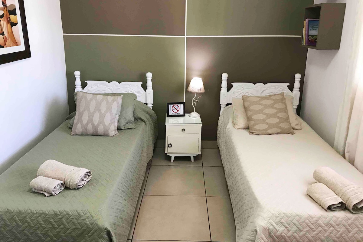 Double room 2, with comfortable, soft and comfortable beds. Here you can share the room with friends or family for long hours of conversation about what they enjoyed during the walks ! A space to rest and relax !!!