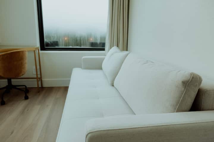 Naš udoban futon iz članka s bračnim krevetom smjestit će 2 gosta u uredsku sobu!