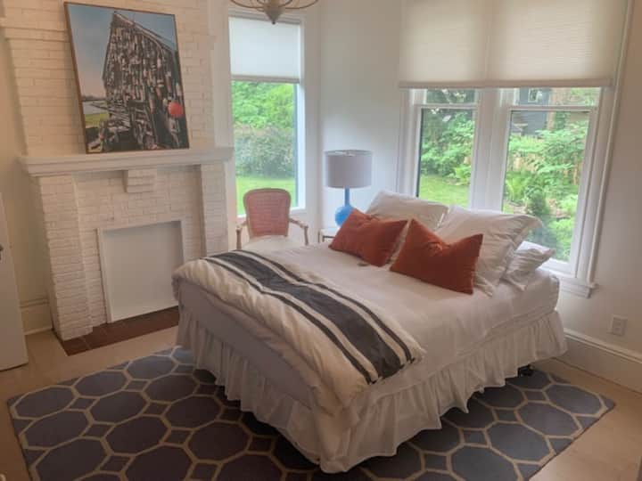 غرفة الضيوف في الطابق الأول.