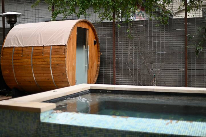Downtown|Plunge Pool|Sauna|Luxury|Walkable gallery image 4